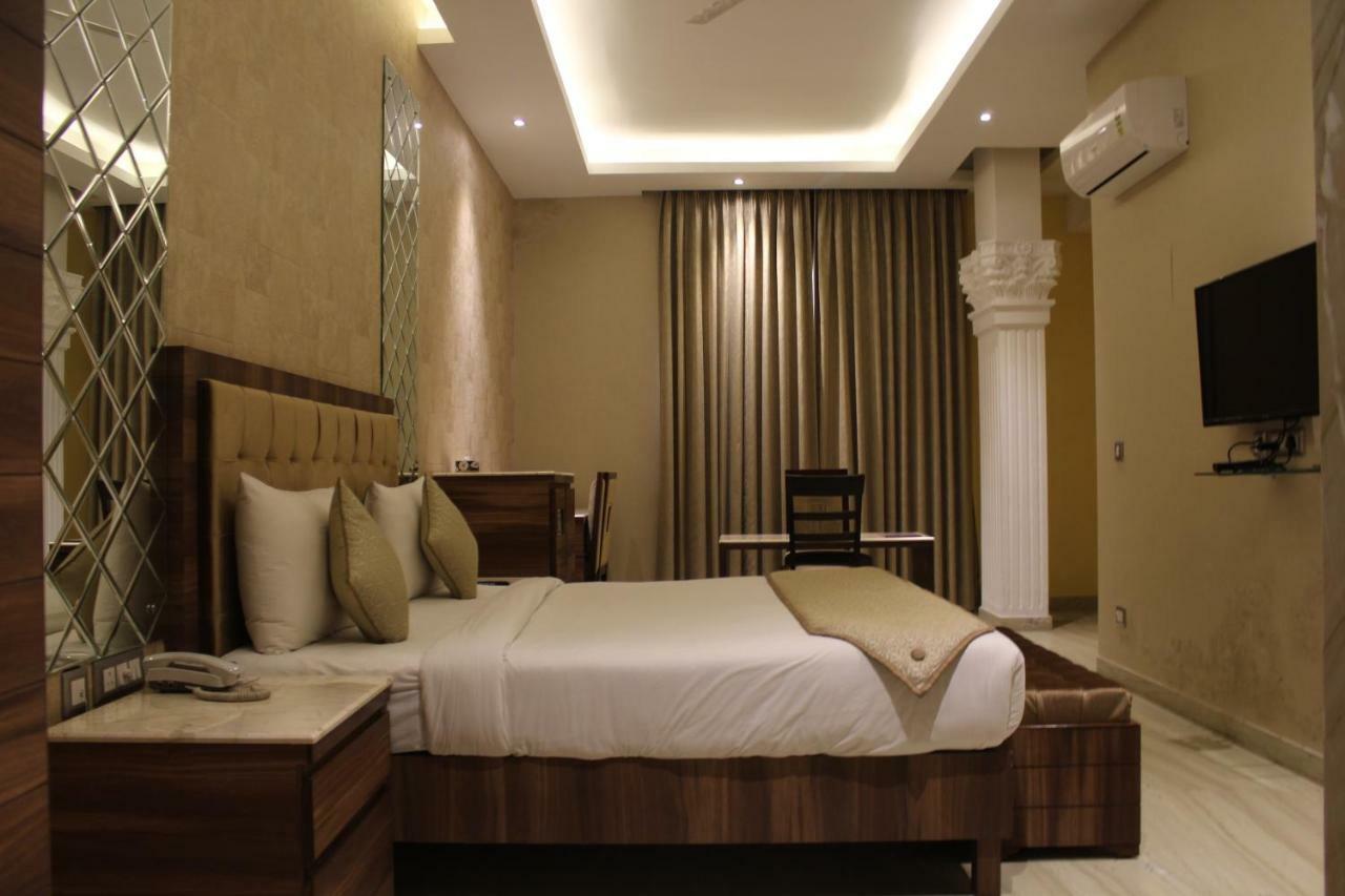 Royal Residence Iffco Chowk Гургаон Экстерьер фото